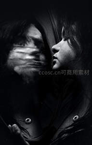 黑白光影中的沉思侧颜