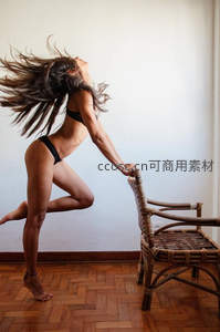 动感飞扬的舞者抓拍瞬间