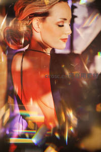 光影交错的侧颜艺术