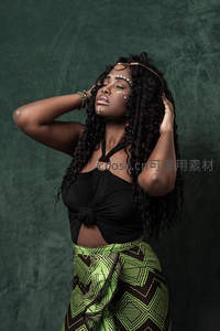 非洲风格女子妆容特写摆拍