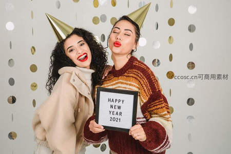 新年派对欢庆时刻，姐妹同乐共迎2021