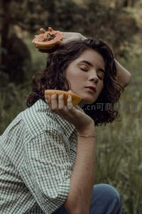 林间木瓜的惬意时光