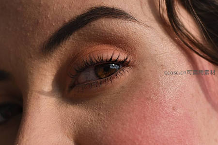 微距特写：女性眼妆与肌肤纹理