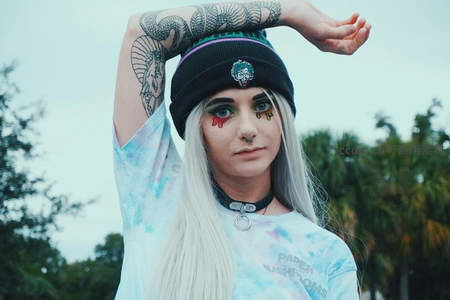 街头风格纹身少女写真