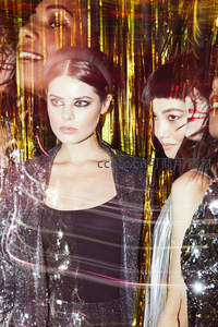 霓虹派对中的闪耀瞬间