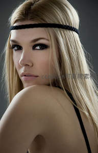 金发女神的优雅回眸