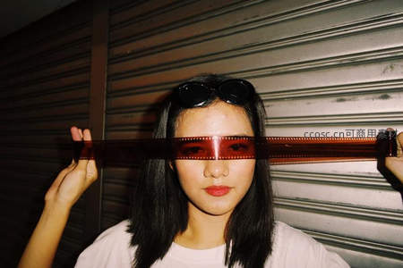 胶片遮面，街头复古时尚造型