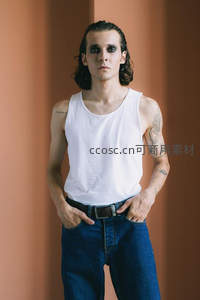 纹身青年时尚造型简约写真