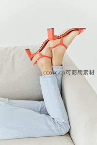 橙色高跟鞋的惬意时光