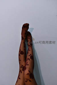 墙边玫瑰纹丝袜美腿