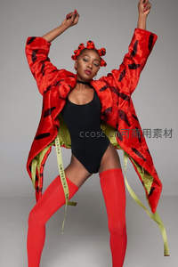 红黑撞色时尚模特动感造型