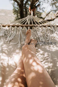 吊床上的午后，树影斑驳洒满慵懒时光