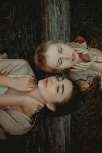 林间静谧双人安眠时刻