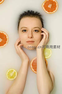 水果牛奶浴的清新时刻