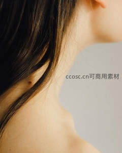侧颈发丝柔顺自然之美