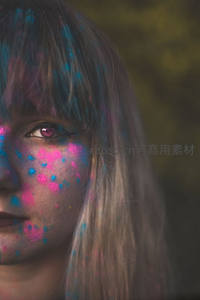 彩粉飞舞少女梦幻侧颜