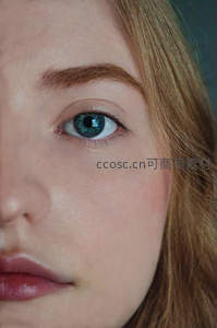 女性蓝眸微距特写