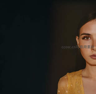 暗调背景下的女性侧颜
