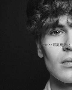 卷发少年的黑白情绪肖像