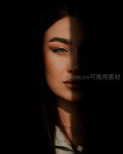 光影交错下的神秘女性侧颜