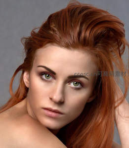 红发绿眸的精致妆容特写