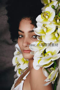 黑发女孩与白兰的邂逅