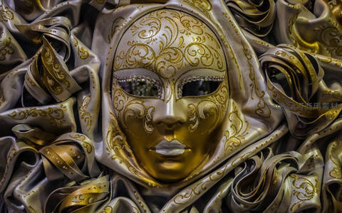 金箔雕花威尼斯面具，奢华典雅特写
