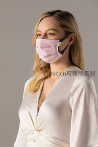 柔粉口罩下的优雅侧颜