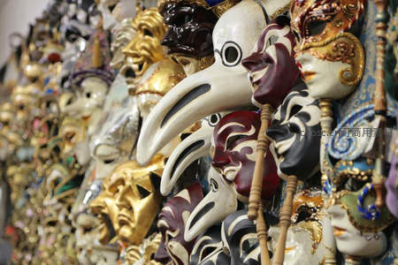 琳琅满目的威尼斯狂欢节面具墙