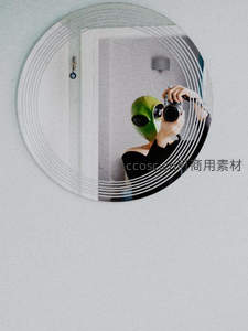 镜中绿外星人面具自拍创意照