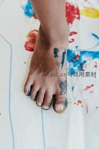 童趣彩绘小脚丫，创意艺术启蒙时光