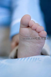 婴儿脚底特写展现柔软肌肤