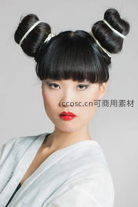 双丸子头红唇东方美人