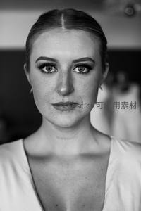 黑白光影下的新娘妆容特写