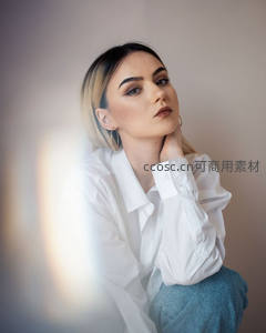 白衬衫里的沉思时光