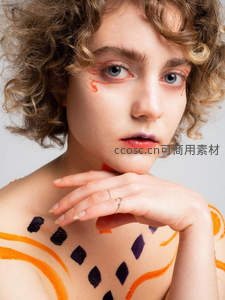 卷发少女创意彩绘艺术肖像