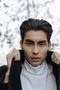 时尚男士户外肖像特写