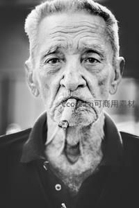 叼烟老人：沧桑面容下的故事与沉思