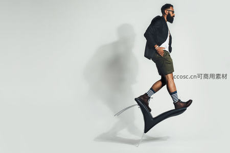 时尚男士坐姿创意摄影