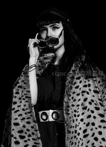 豹纹披肩复古女郎，黑白光影艺术