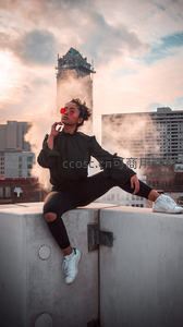 天台上的城市剪影