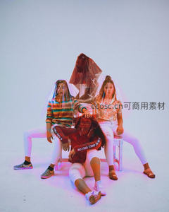 创意透明塑料罩下的青春合影