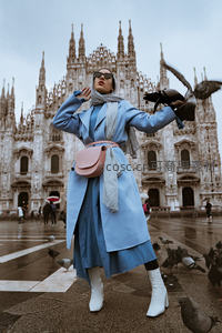 米兰大教堂前的时尚邂逅鸽群