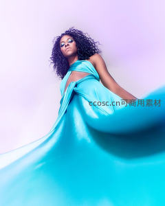 蓝裙飘逸如海浪般梦幻