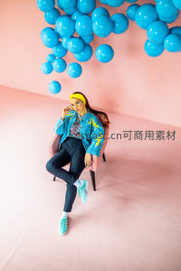 蓝气球粉墙少女潮拍