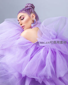 梦幻紫色礼服的时尚造型