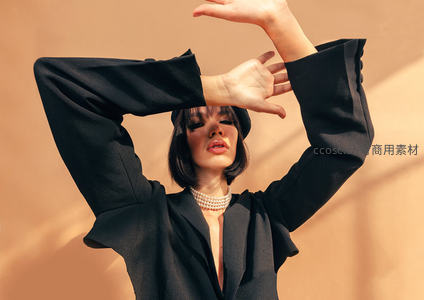 黑色西装优雅造型特写
