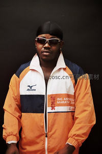 复古运动夹克男子特写