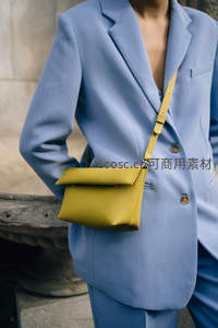 黄包配蓝西装细节特写