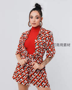 几何印花连体裤时尚造型